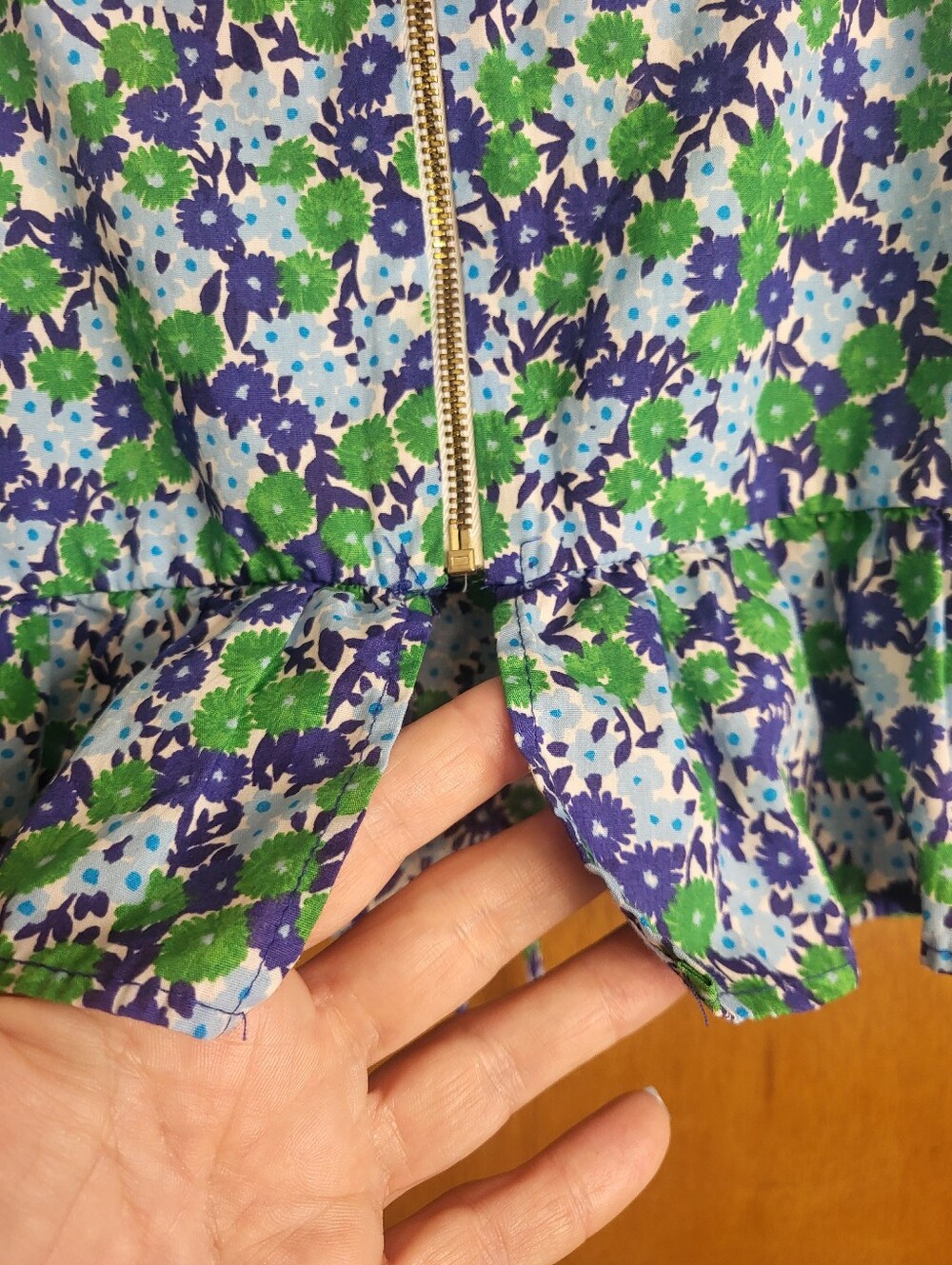 Zara dainty ditsy floral puff sleeve Milkmaid crop. Blue, green, purple. Small - Picture 14 of 16